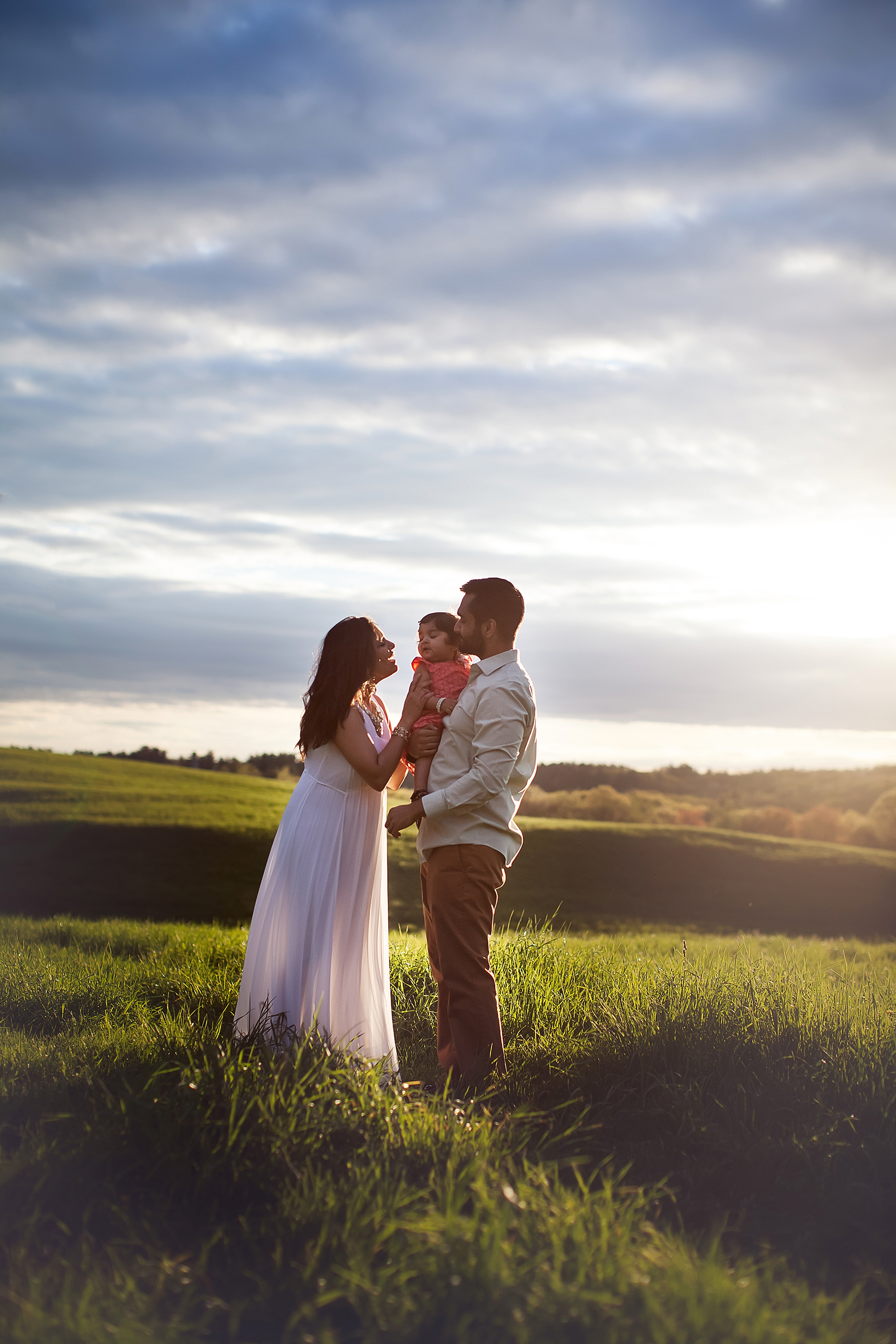 SUMMER SUNSET ONE-YEAR-OLD FAMILY PHOTO SESSION